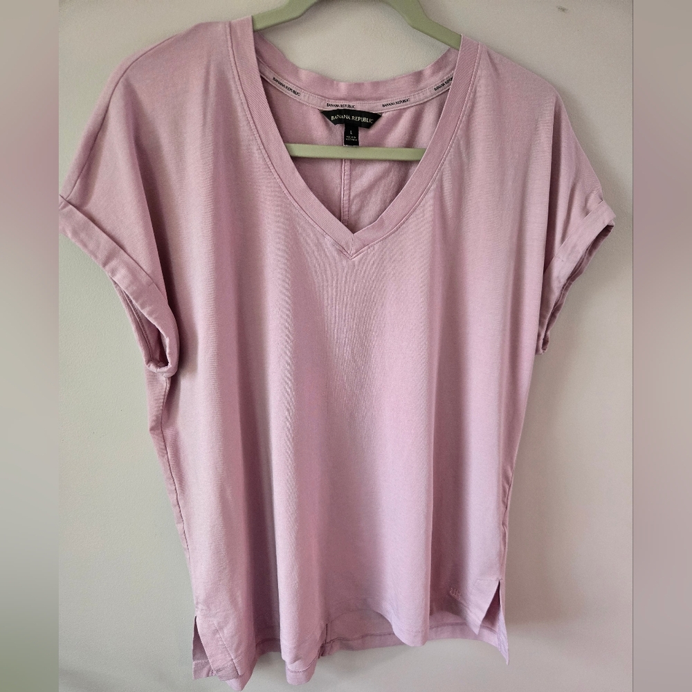 Banana Republic Pale Pink V-Neck Short Sleeve Tee